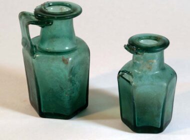 Verrerie normande antique des 2e et 3e siècles : bouteilles Isings 52 de Pîtres