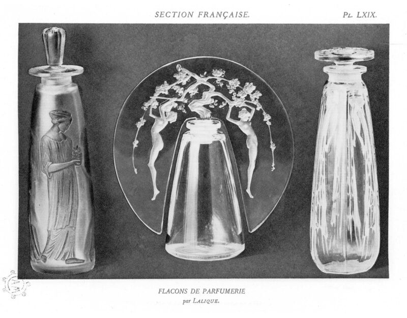 3 flacons de parfumerie Lalique présentés dans le Rapport de l'Exposition internationale des Arts Décoratifs industriels et modernes de Paris, 1925. France, premier quart du 20e siècle