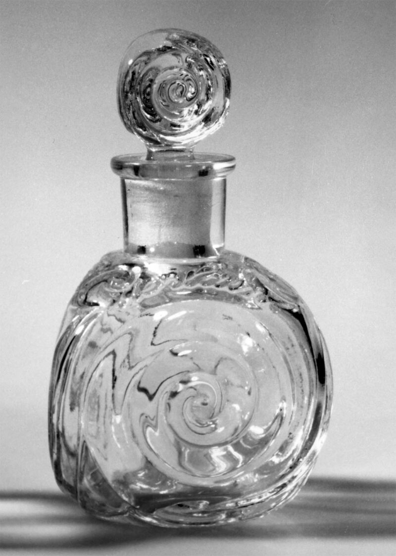 Flacon escargot de Pochet pour Guerlain, France, début du 20e siècle