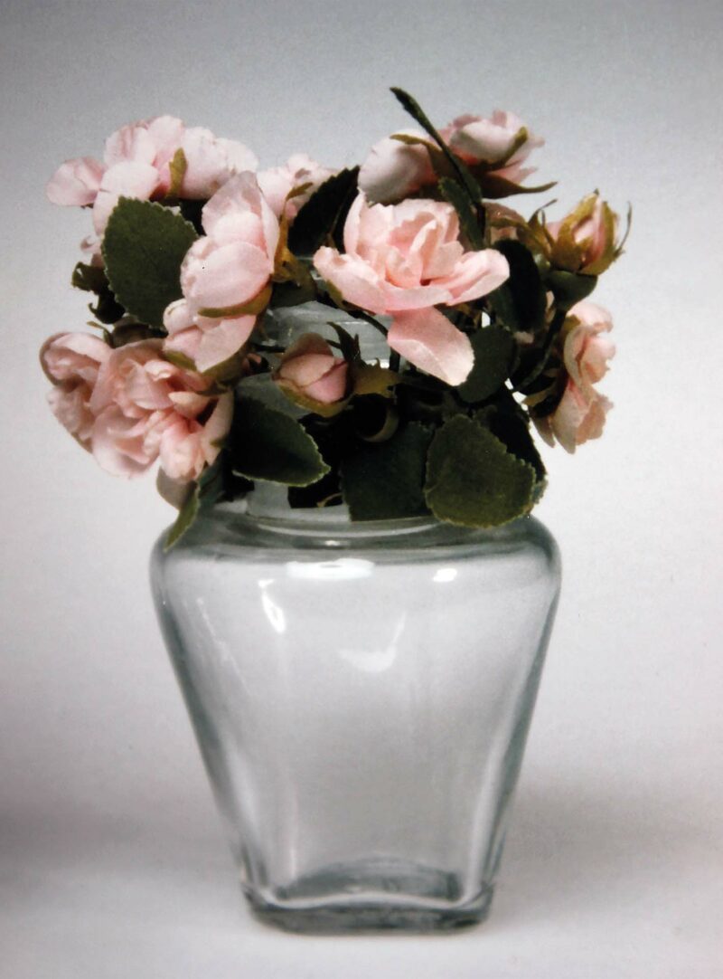 Flacon simulant un vase fleuri déposé par Guerlain, France, début du 20e siècle