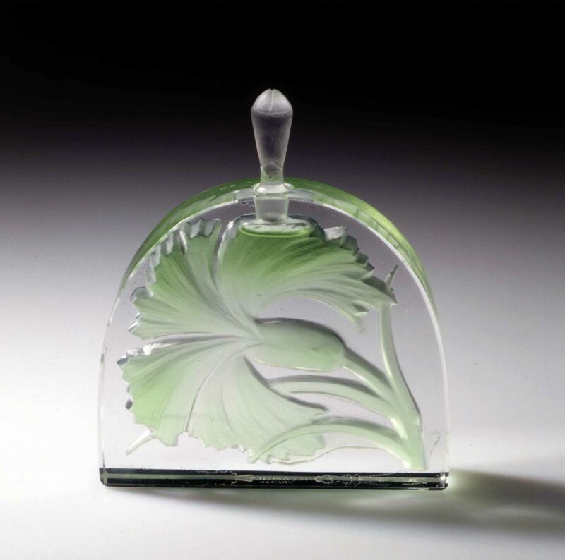 Flacon Œillet créé par René Lalique
